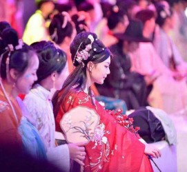 固安汉服模特兼职(想做汉服模特去哪里找)