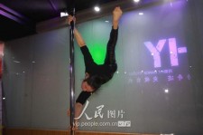 固安钢管舞女神(女星钢管舞)
