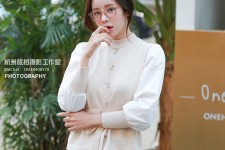 固安兼职模特被摄影师亲(兼职模特被摄影师亲了)