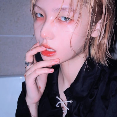 固安伴游女生樱花漫舞的资料