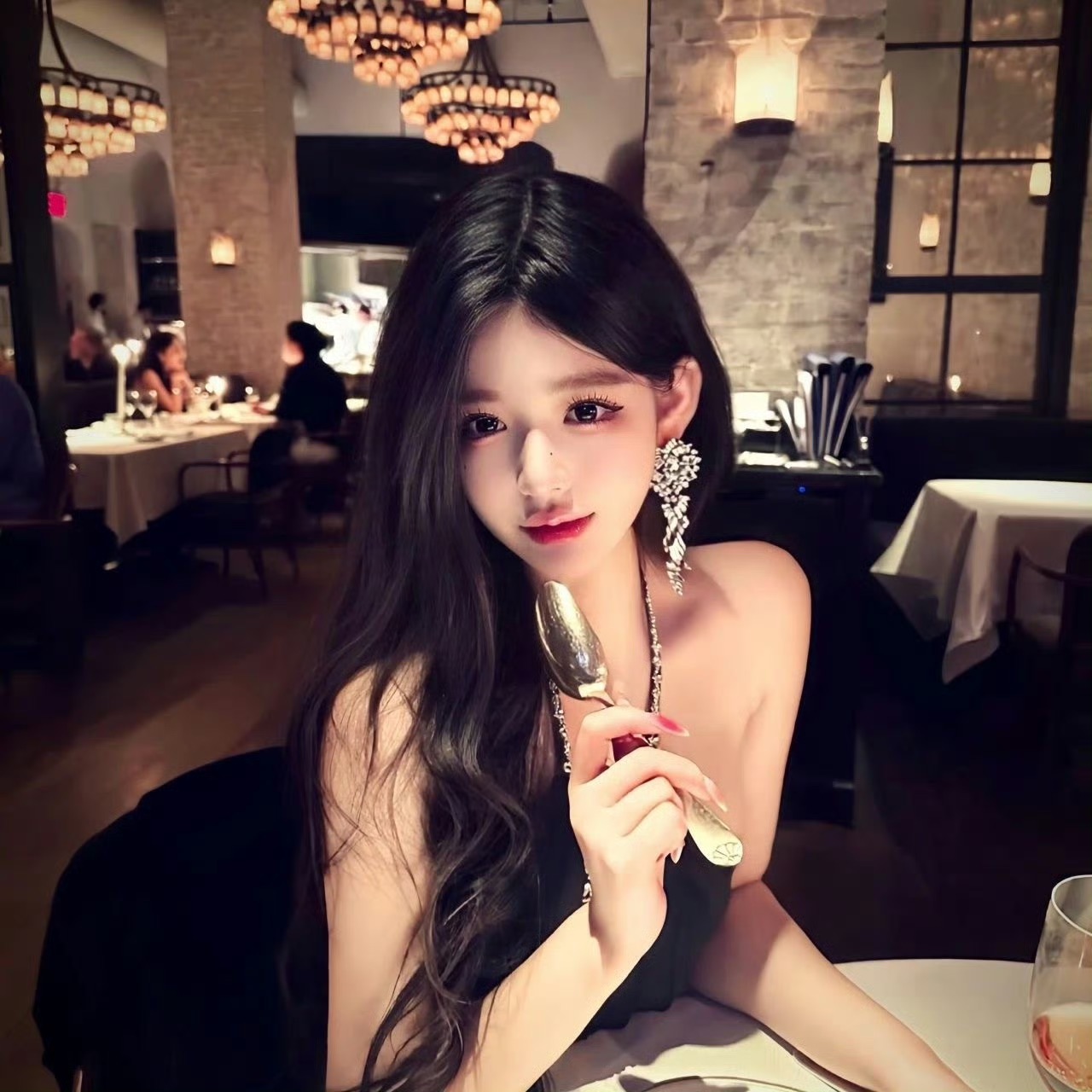 固安伴游女生蓝盈盈的资料