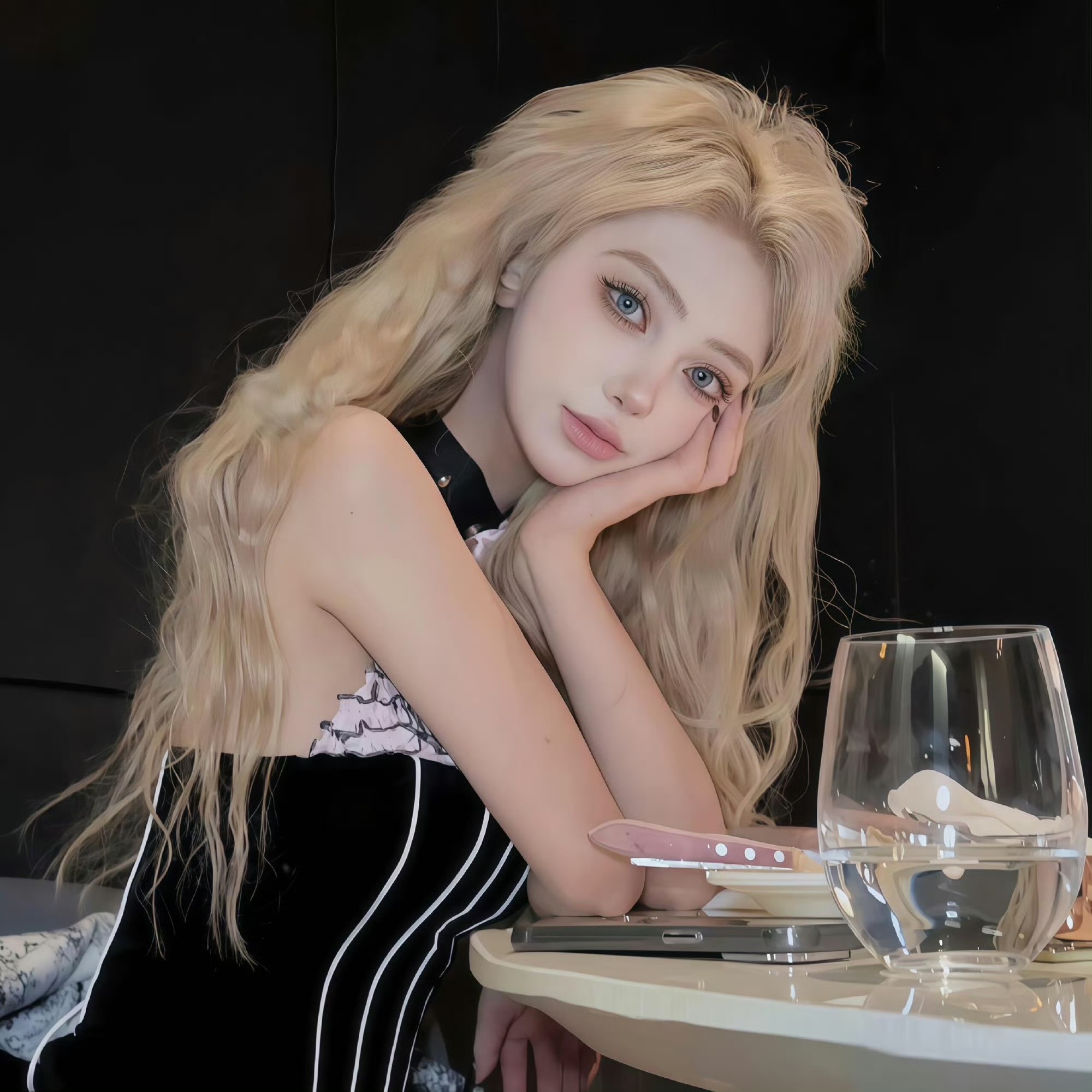 固安伴游女生晨露的资料