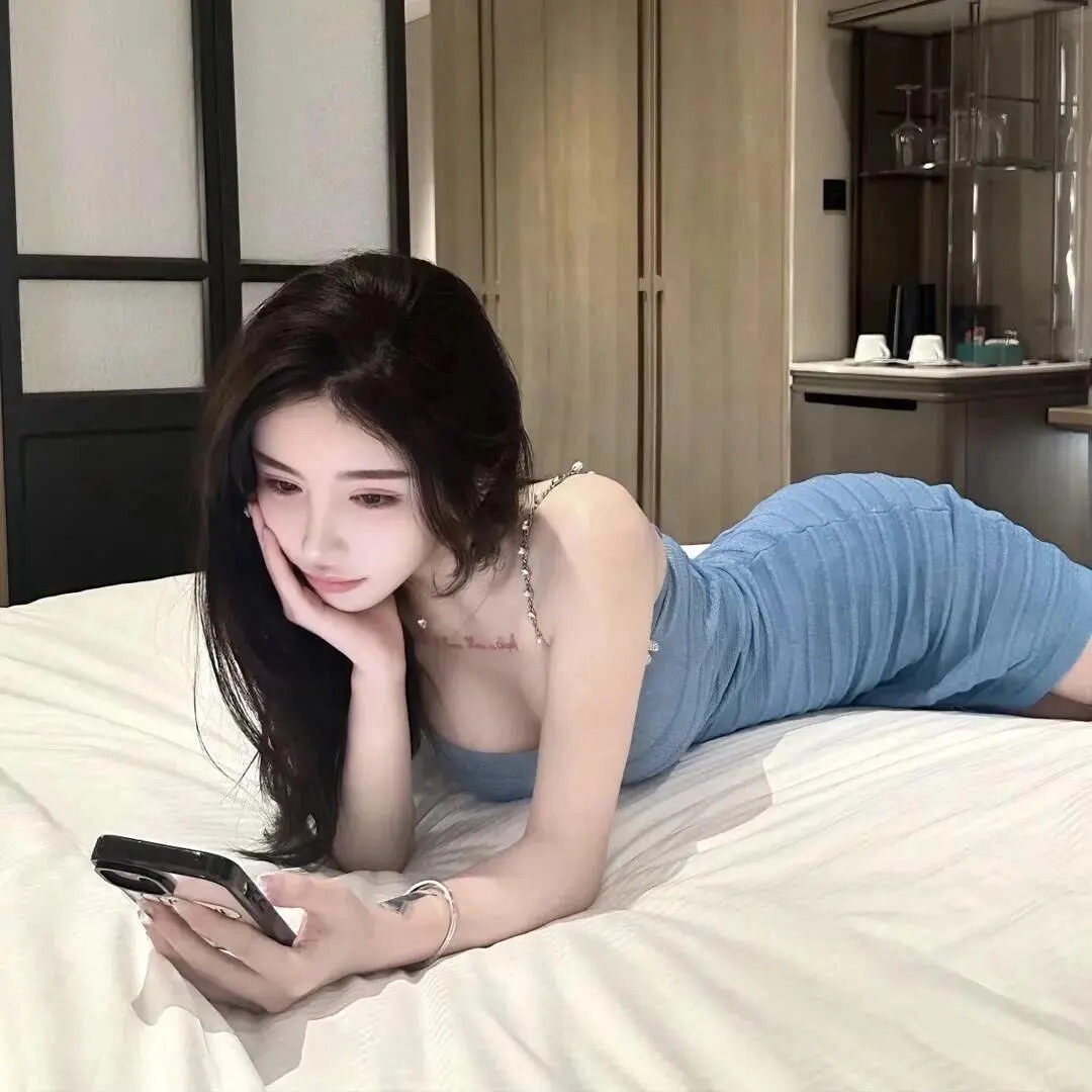 伴游女生邓晓灵的资料